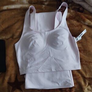 pink sport bra and pants